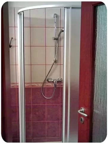  Cazare | Casă de apartamente (K1101-77) Imaginea poate fi supusă drepturilor de autor. Se recomandă contactarea titularului drepturilor.