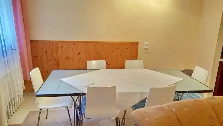 Jula Cazare | Bungalow (K1060-14) Imaginea poate fi supusă drepturilor de autor. Se recomandă contactarea titularului drepturilor.