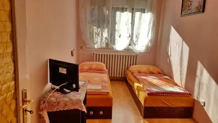 Gyula Szállás | Apartmanház (K1060-20) A kép szerzői jogvédelem alatt állhat. Javasolt a kapcsolatfelvétel a jog tulajdonossal. Gyula Szállás | Apartmanház (K1060-20) A kép szerzői jogvédelem alatt állhat. Javasolt a kapcsolatfelvétel a jog tulajdonossal.