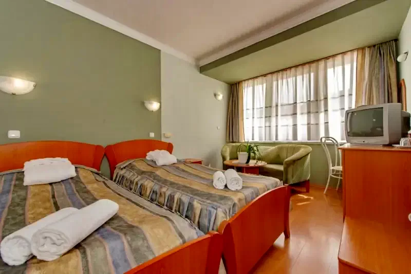  Cazare | Pensiune turistică (K0171-7) Imaginea poate fi supusă drepturilor de autor. Se recomandă contactarea titularului drepturilor.