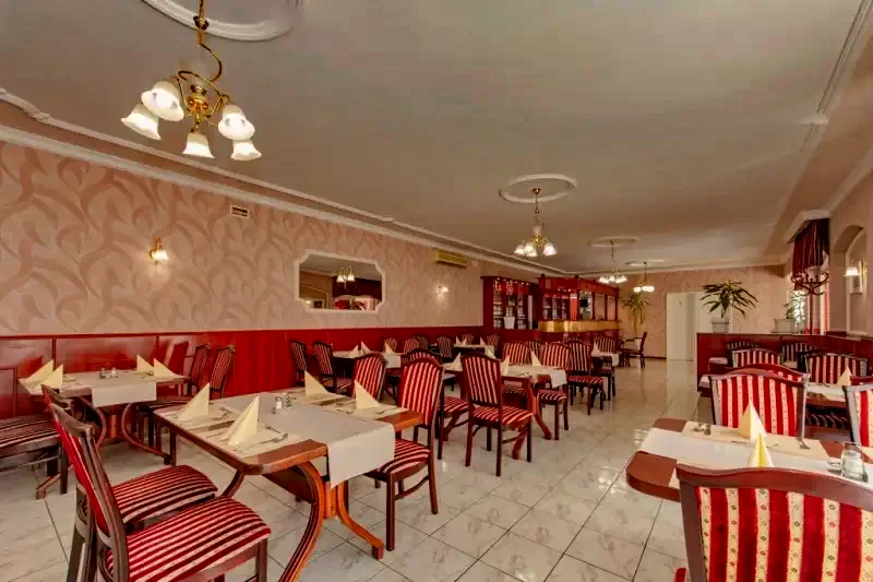  Cazare | Pensiune turistică (K0171-29) Imaginea poate fi supusă drepturilor de autor. Se recomandă contactarea titularului drepturilor.