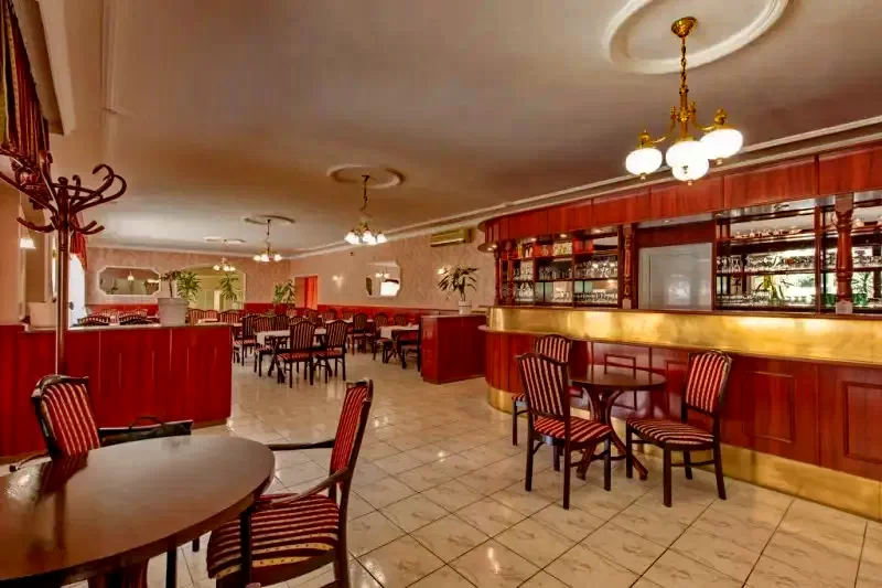  Cazare | Pensiune turistică (K0171-32) Imaginea poate fi supusă drepturilor de autor. Se recomandă contactarea titularului drepturilor.