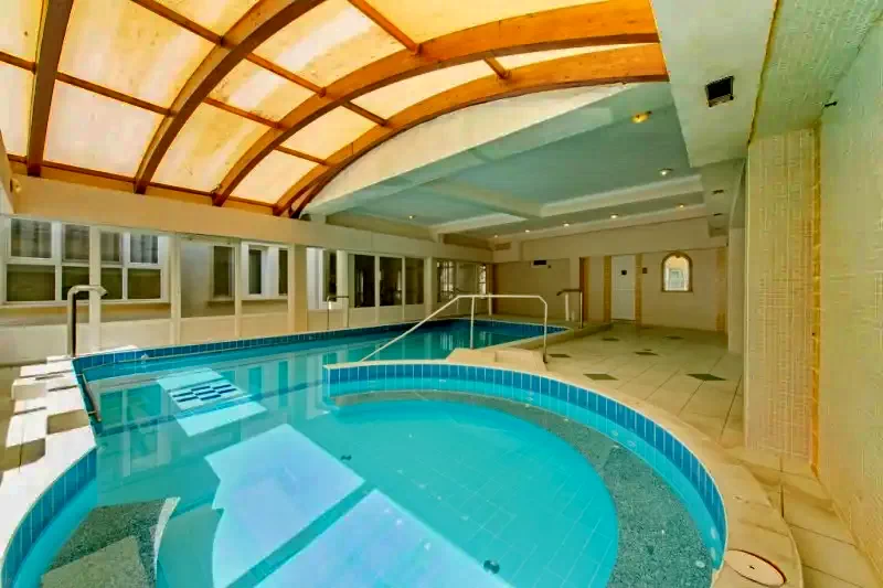  Cazare | Pensiune turistică (K0171-36) Imaginea poate fi supusă drepturilor de autor. Se recomandă contactarea titularului drepturilor.