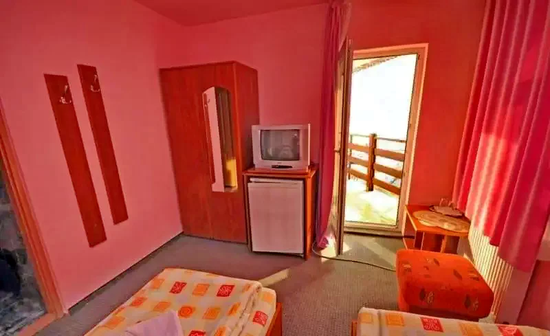 Gheorgheni Cazare | Motel (K0607-12) Imaginea poate fi supusă drepturilor de autor. Se recomandă contactarea titularului drepturilor.