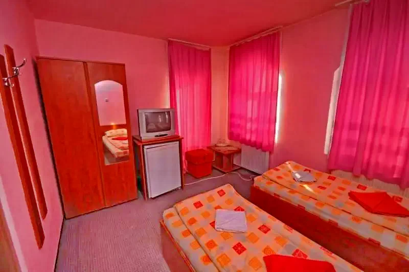 Gheorgheni Cazare | Motel (K0607-14) Imaginea poate fi supusă drepturilor de autor. Se recomandă contactarea titularului drepturilor.