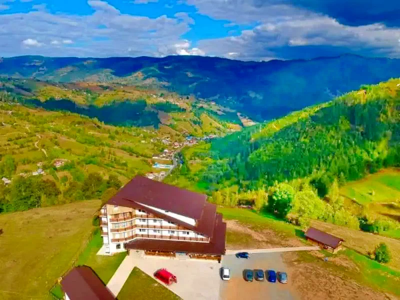 Albac Cazare | Pensiune turistică (K1030-35) Imaginea poate fi supusă drepturilor de autor. Se recomandă contactarea titularului drepturilor.