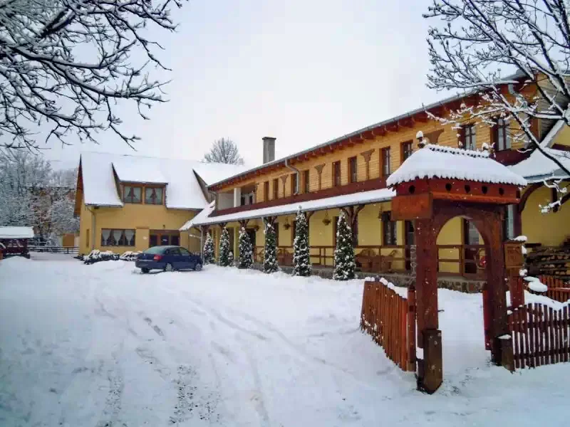 Cazare Praid - Pensiunea Bella (volt Medveház)*** | Parajd - Bella (volt Medveház) Panzió***. Imaginea poate fi supusă drepturilor de autor. Se recomandă contactarea titularului drepturilor.