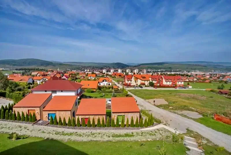 Szállás Odorheiu Secuiesc - Bungalouri Horizont*** | Székelyudvarhely - Horizont Vendégházak***. A kép szerzői jogvédelem alatt állhat. Javasolt a kapcsolatfelvétel a jog tulajdonossal.