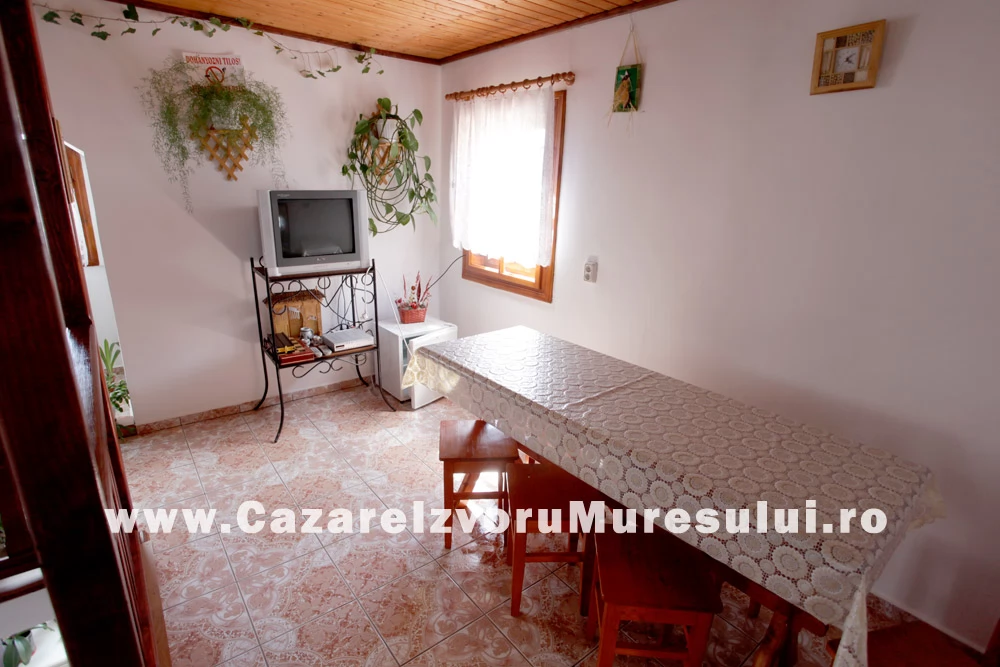 Izvoru Mureșului Cazare | Cabană (K0503-4) Imaginea poate fi supusă drepturilor de autor. Se recomandă contactarea titularului drepturilor.