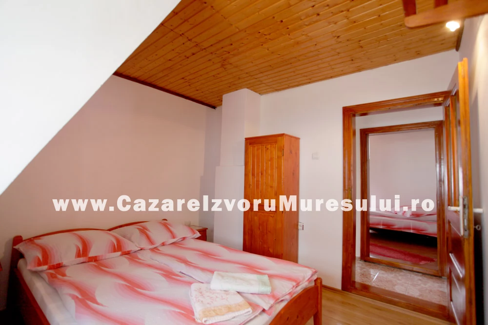 Izvoru Mureșului Cazare | Cabană (K0503-29) Imaginea poate fi supusă drepturilor de autor. Se recomandă contactarea titularului drepturilor.