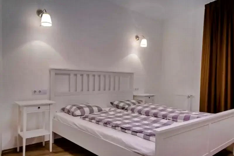  Cazare | Casă de oaspeți (K0606-9) Imaginea poate fi supusă drepturilor de autor. Se recomandă contactarea titularului drepturilor.