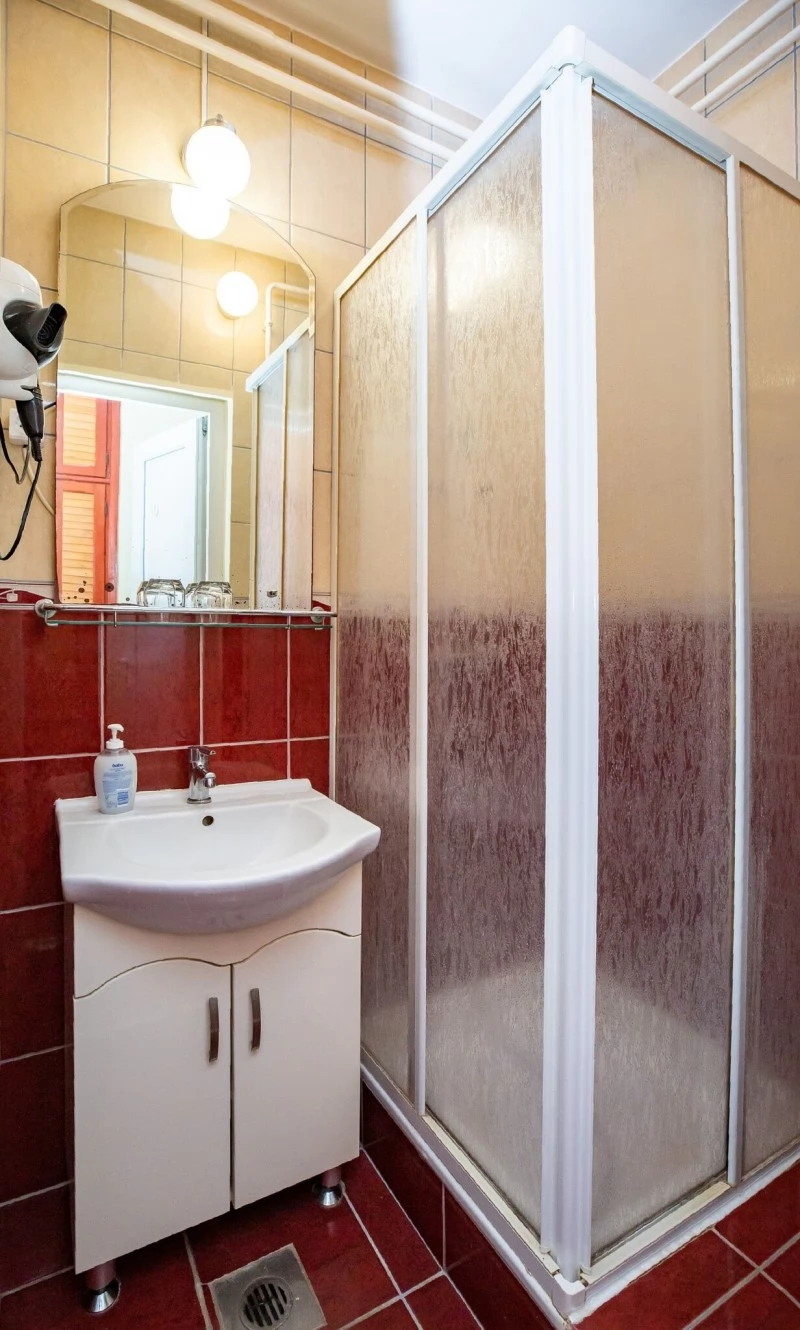  Cazare | Motel (K0838-3) Imaginea poate fi supusă drepturilor de autor. Se recomandă contactarea titularului drepturilor.