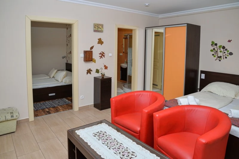  Cazare | Motel (K0838-15) Imaginea poate fi supusă drepturilor de autor. Se recomandă contactarea titularului drepturilor.