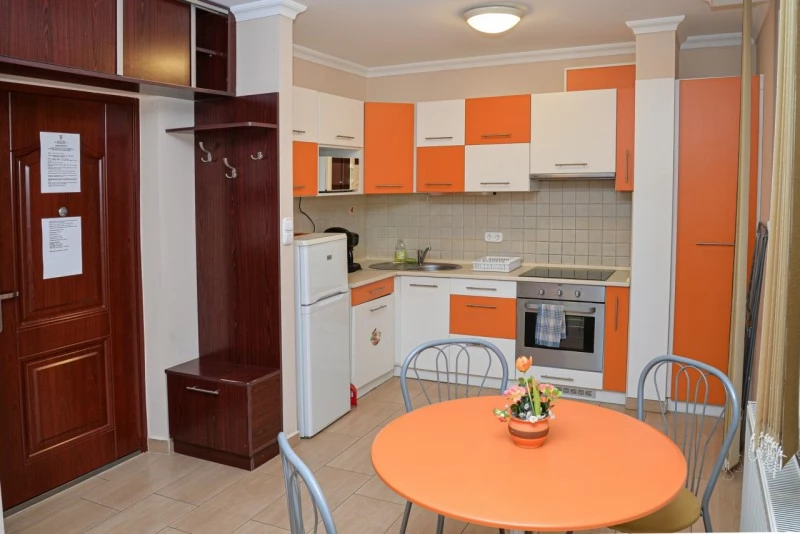  Cazare | Motel (K0838-17) Imaginea poate fi supusă drepturilor de autor. Se recomandă contactarea titularului drepturilor.