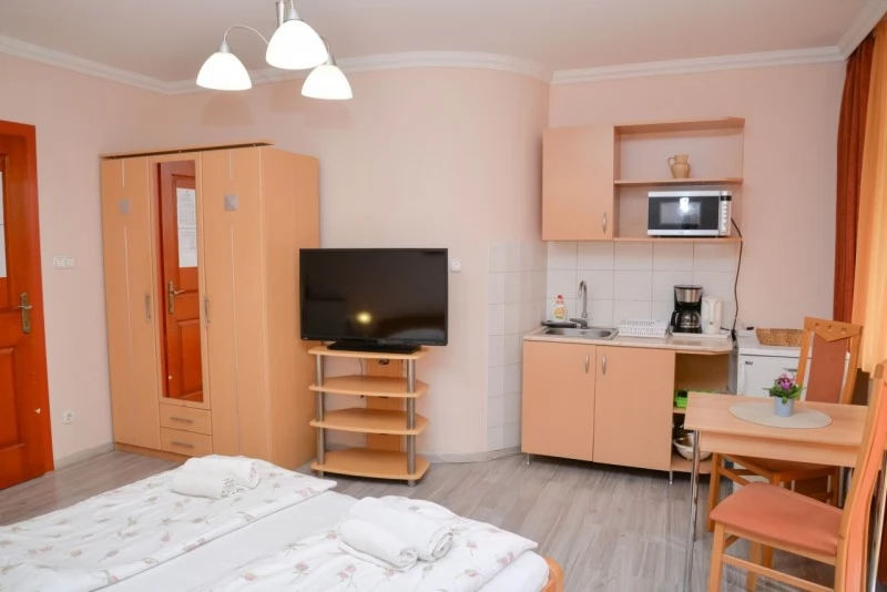  Cazare | Motel (K0838-21) Imaginea poate fi supusă drepturilor de autor. Se recomandă contactarea titularului drepturilor.