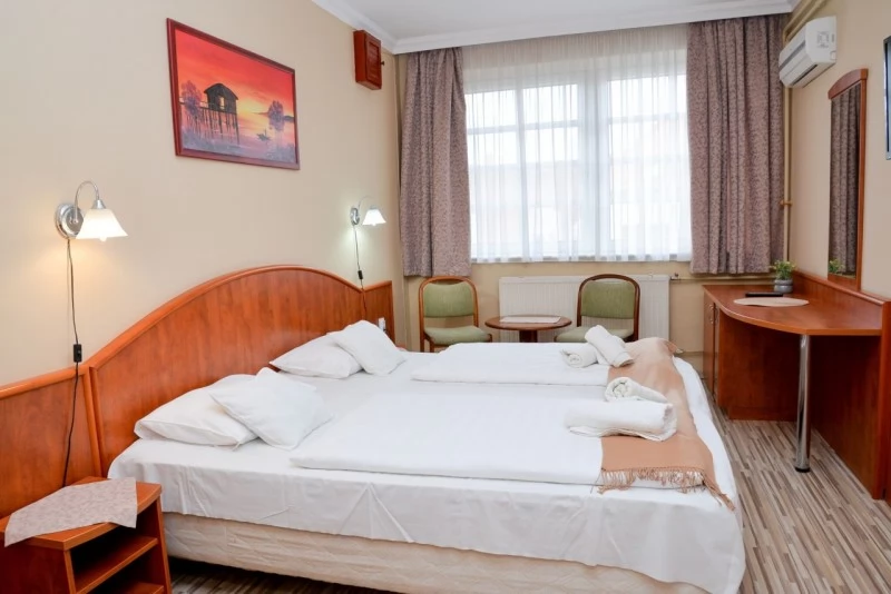  Cazare | Motel (K0838-33) Imaginea poate fi supusă drepturilor de autor. Se recomandă contactarea titularului drepturilor.