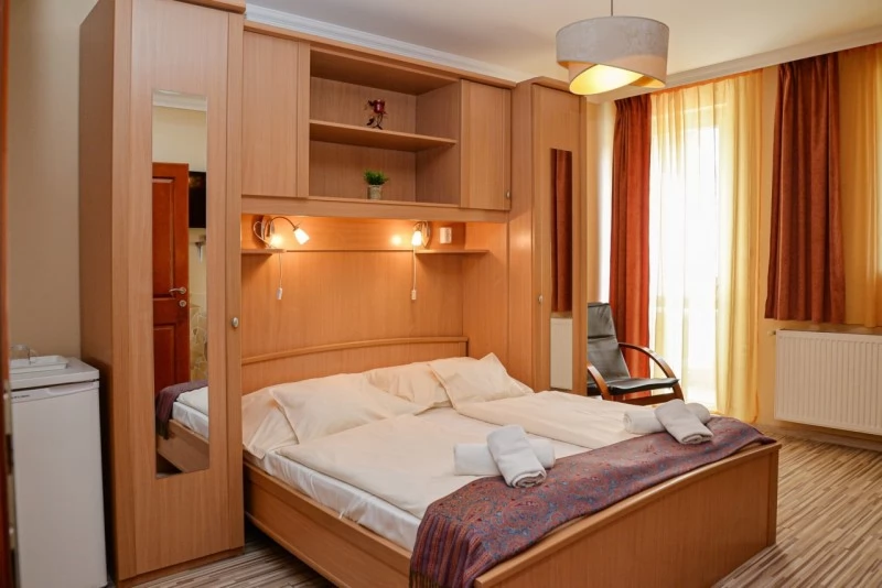  Cazare | Motel (K0838-46) Imaginea poate fi supusă drepturilor de autor. Se recomandă contactarea titularului drepturilor.