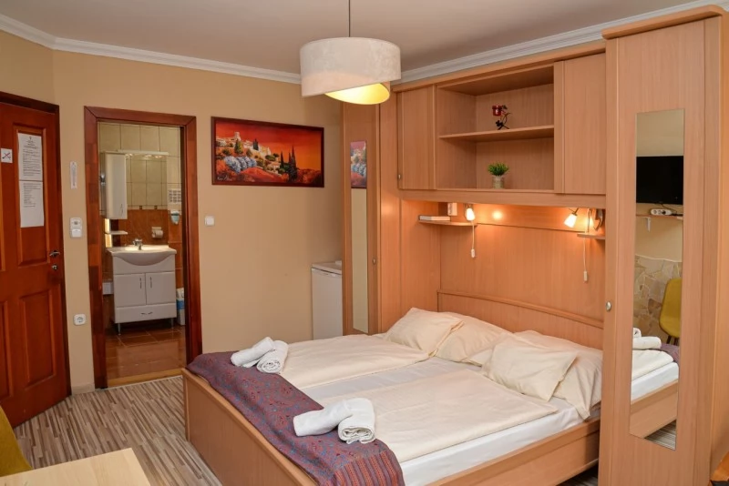  Cazare | Motel (K0838-47) Imaginea poate fi supusă drepturilor de autor. Se recomandă contactarea titularului drepturilor.