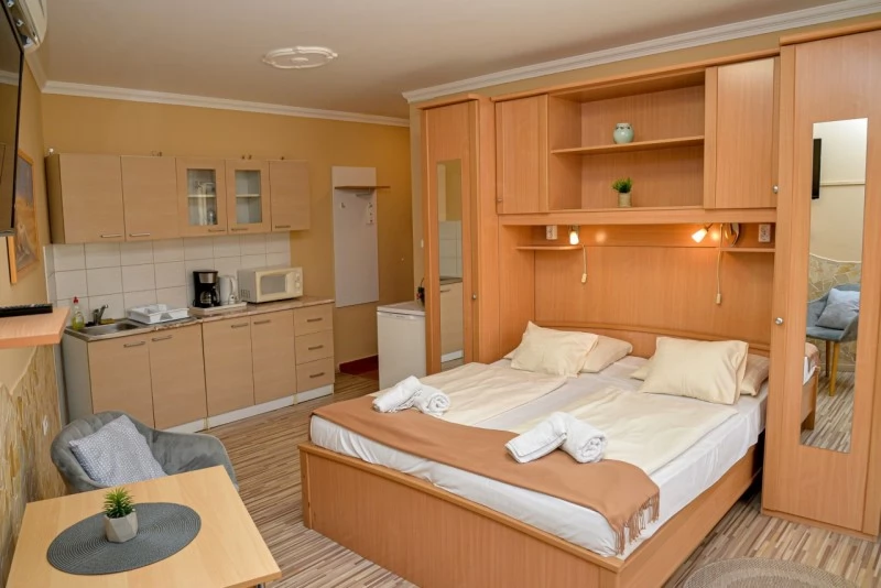  Cazare | Motel (K0838-52) Imaginea poate fi supusă drepturilor de autor. Se recomandă contactarea titularului drepturilor.