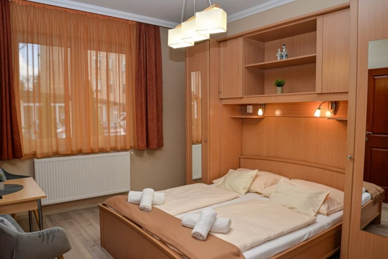  Cazare | Motel (K0838-53) Imaginea poate fi supusă drepturilor de autor. Se recomandă contactarea titularului drepturilor.