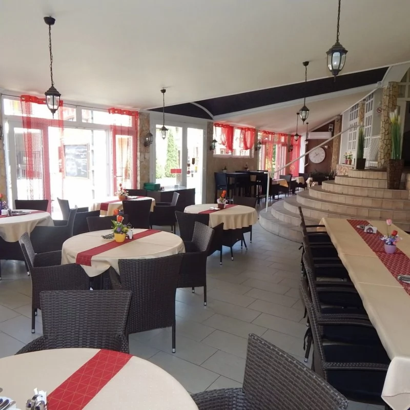  Cazare | Motel (K0838-61) Imaginea poate fi supusă drepturilor de autor. Se recomandă contactarea titularului drepturilor.