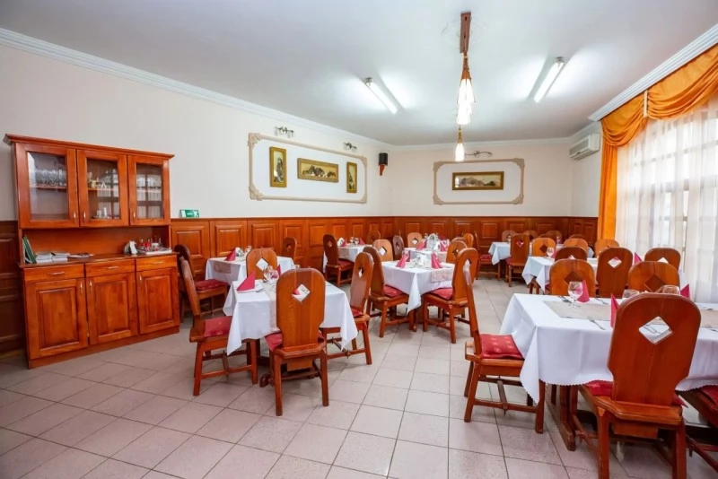  Cazare | Motel (K0838-63) Imaginea poate fi supusă drepturilor de autor. Se recomandă contactarea titularului drepturilor.