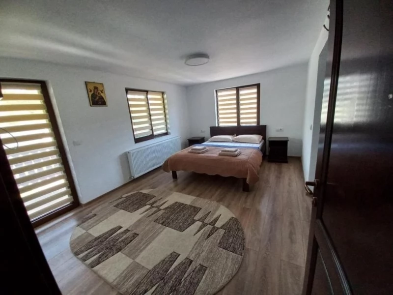 Kolibica Szállás | Üdülőfalu (K1451-45) A kép szerzői jogvédelem alatt állhat. Javasolt a kapcsolatfelvétel a jog tulajdonossal.