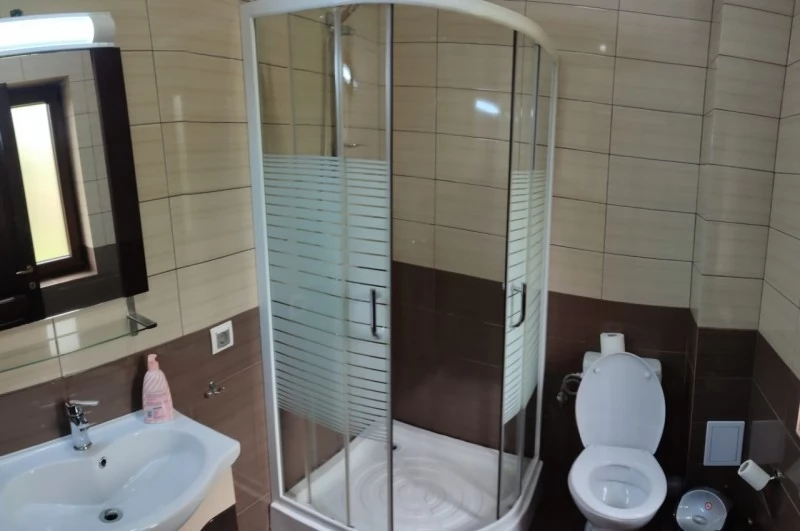 Colibița Cazare | Sat de vacanță (K1451-48) Imaginea poate fi supusă drepturilor de autor. Se recomandă contactarea titularului drepturilor.