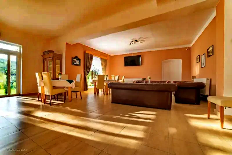 Bazna Cazare | Motel (K1389-12) Imaginea poate fi supusă drepturilor de autor. Se recomandă contactarea titularului drepturilor.