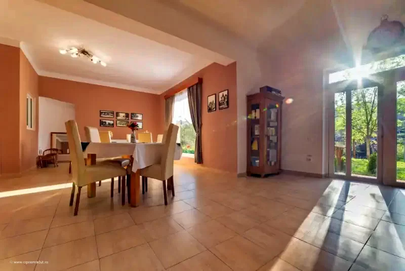 Bazna Cazare | Motel (K1389-15) Imaginea poate fi supusă drepturilor de autor. Se recomandă contactarea titularului drepturilor.