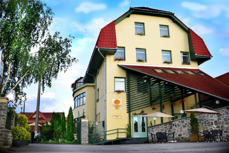 Csíksomlyó, Csíkszereda Szállás | Hotel*** (K1491-76) A kép szerzői jogvédelem alatt állhat. Javasolt a kapcsolatfelvétel a jog tulajdonossal.