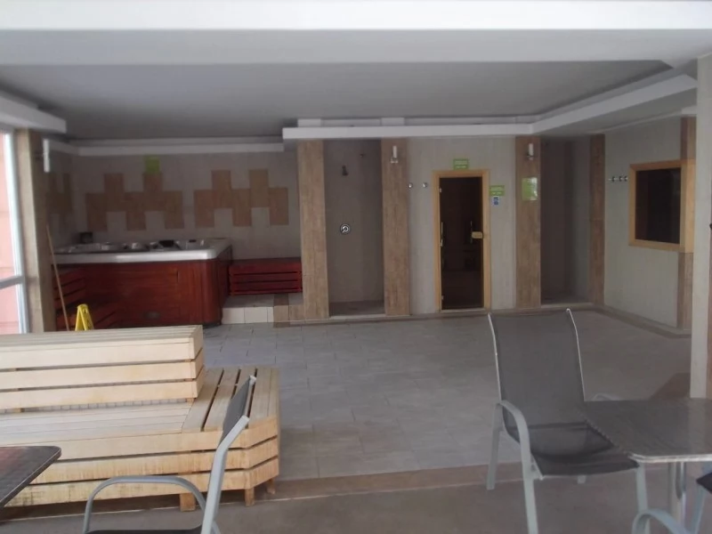  Cazare | Casă de apartamente (K0593-8) Imaginea poate fi supusă drepturilor de autor. Se recomandă contactarea titularului drepturilor.