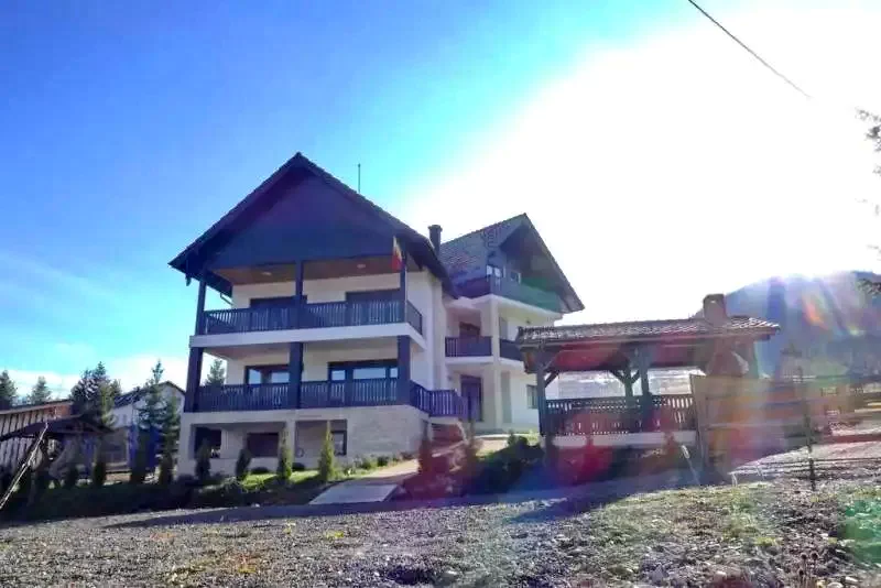 Colibița Cazare | Camping / Popas turistic (K1282-19) Imaginea poate fi supusă drepturilor de autor. Se recomandă contactarea titularului drepturilor.