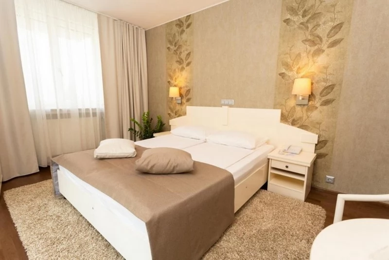 Miercurea Ciuc Cazare | Hotel*** (K1460-21) Imaginea poate fi supusă drepturilor de autor. Se recomandă contactarea titularului drepturilor.