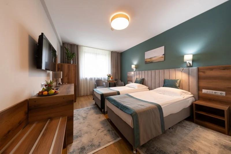 Miercurea Ciuc Cazare | Hotel*** (K1460-39) Imaginea poate fi supusă drepturilor de autor. Se recomandă contactarea titularului drepturilor.