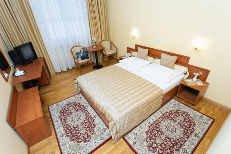 Miercurea Ciuc Cazare | Hotel*** (K1460-48) Imaginea poate fi supusă drepturilor de autor. Se recomandă contactarea titularului drepturilor.