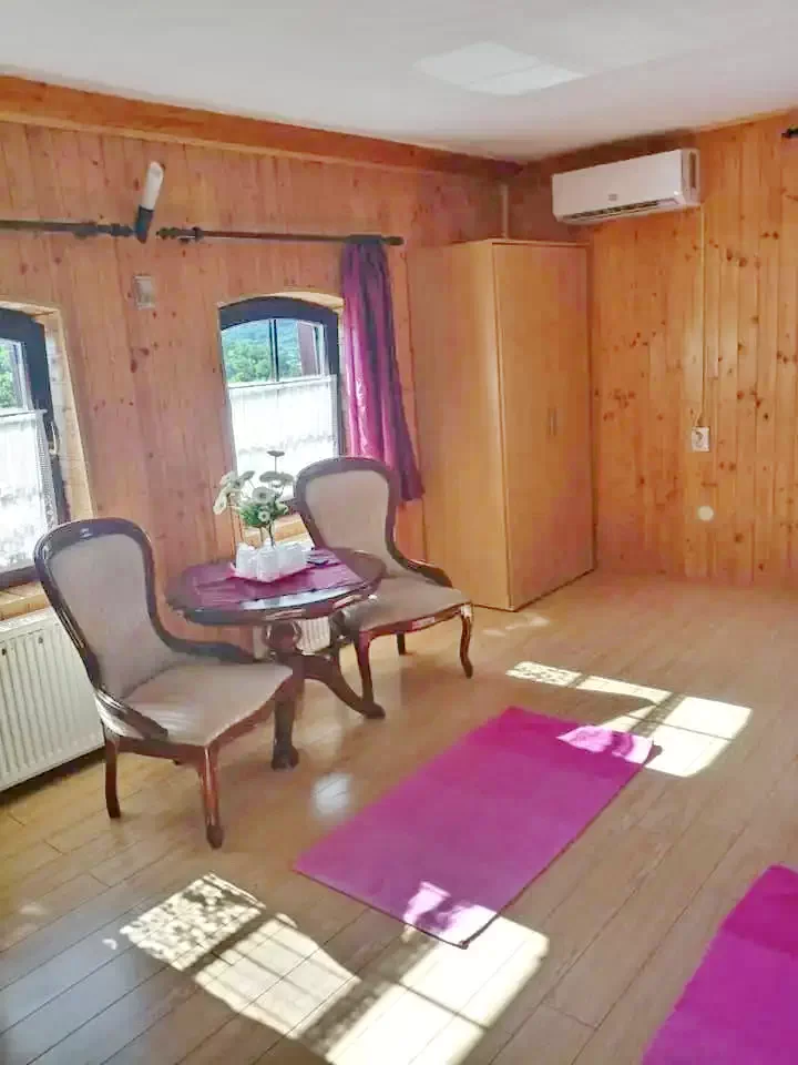 Sasca Română Cazare | Motel (K1273-24) Imaginea poate fi supusă drepturilor de autor. Se recomandă contactarea titularului drepturilor.