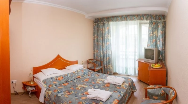  Cazare | Pensiune turistică (K0169-28) Imaginea poate fi supusă drepturilor de autor. Se recomandă contactarea titularului drepturilor.