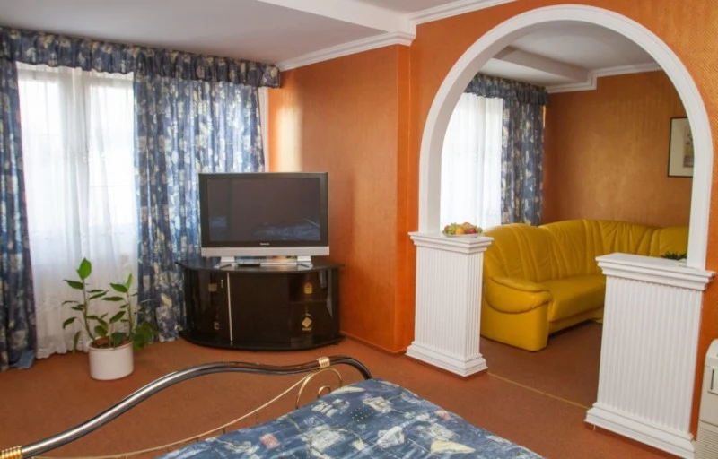  Cazare | Pensiune turistică (K0169-31) Imaginea poate fi supusă drepturilor de autor. Se recomandă contactarea titularului drepturilor.