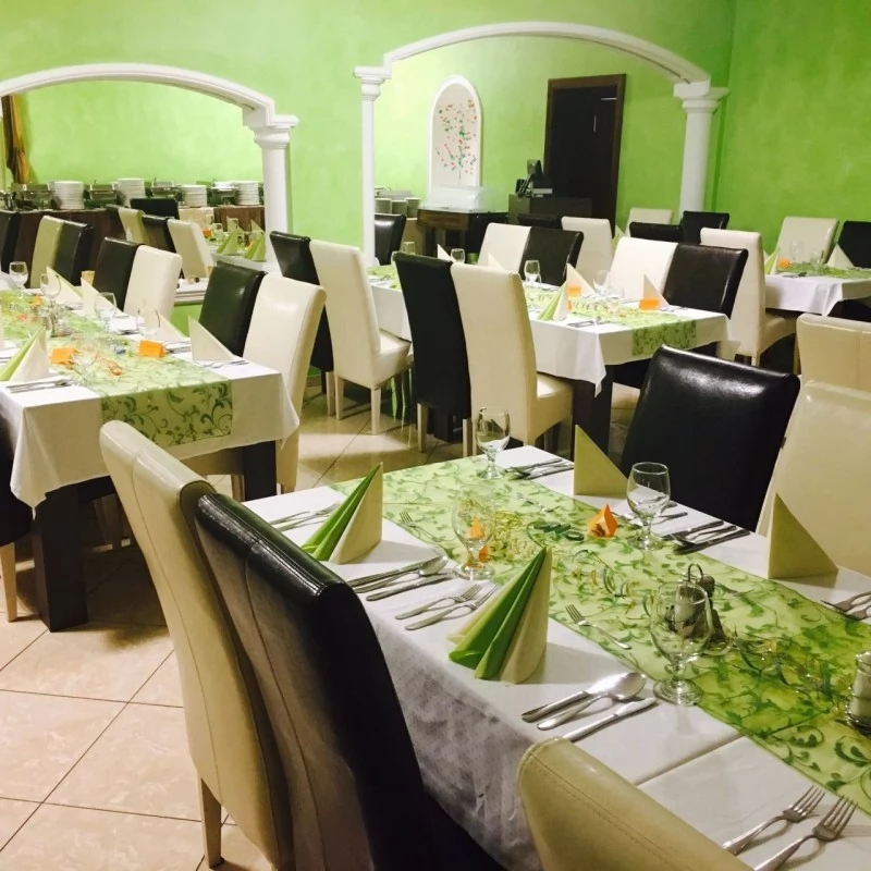  Cazare | Pensiune turistică (K0169-40) Imaginea poate fi supusă drepturilor de autor. Se recomandă contactarea titularului drepturilor.