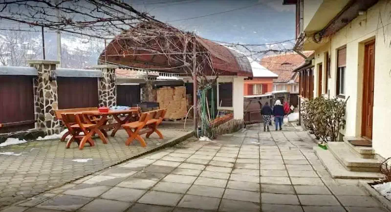 Rășinari Cazare | Motel (K0394-1) Imaginea poate fi supusă drepturilor de autor. Se recomandă contactarea titularului drepturilor.