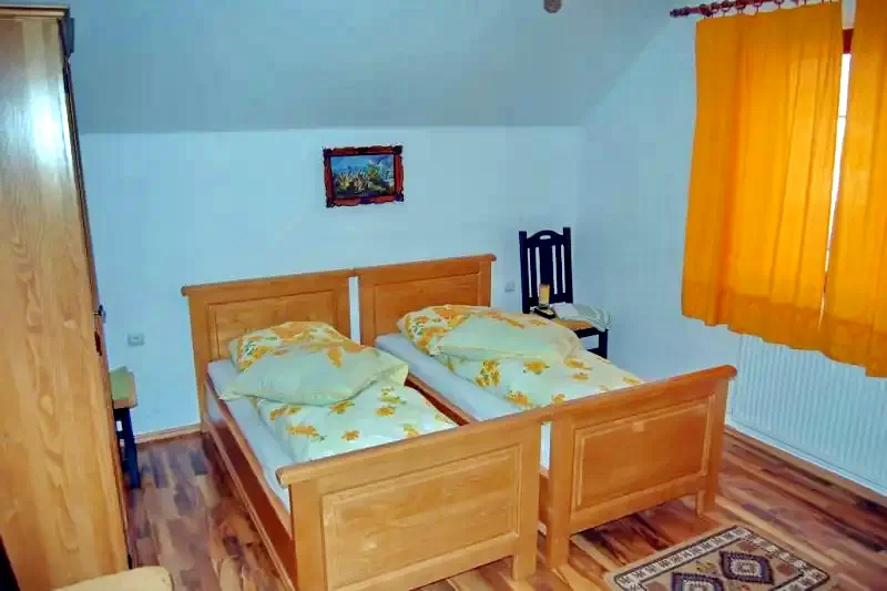 Guraró Szállás | Motel (K0431-5) A kép szerzői jogvédelem alatt állhat. Javasolt a kapcsolatfelvétel a jog tulajdonossal.