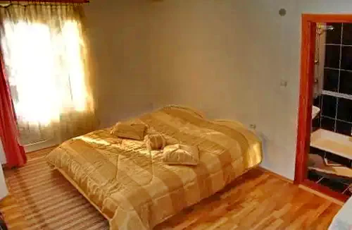 Guraró Szállás | Motel (K0431-14) A kép szerzői jogvédelem alatt állhat. Javasolt a kapcsolatfelvétel a jog tulajdonossal.