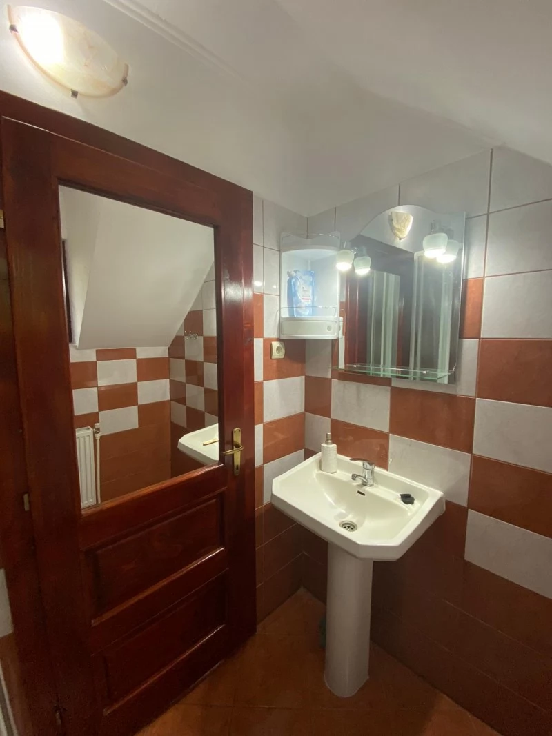 Sovata Cazare | Apartament (K0097-9) Imaginea poate fi supusă drepturilor de autor. Se recomandă contactarea titularului drepturilor.