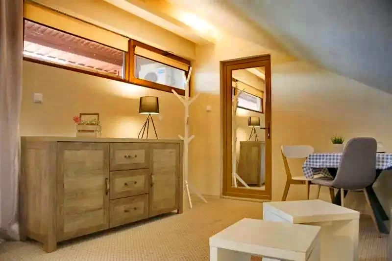 Băltenii de Sus Cazare | Motel (K1303-32) Imaginea poate fi supusă drepturilor de autor. Se recomandă contactarea titularului drepturilor.