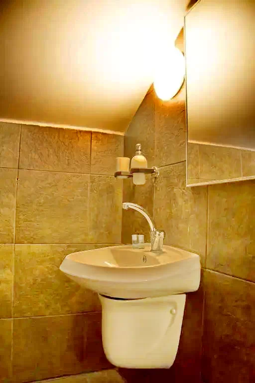 Băltenii de Sus Cazare | Motel (K1303-33) Imaginea poate fi supusă drepturilor de autor. Se recomandă contactarea titularului drepturilor.