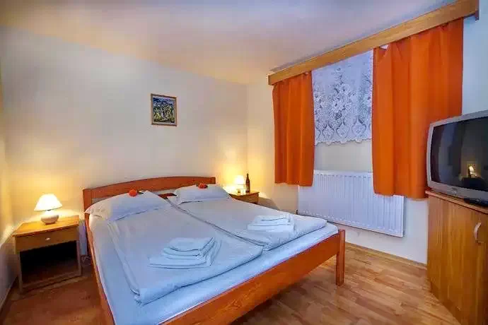 Miercurea Ciuc Cazare | Motel (K1404-22) Imaginea poate fi supusă drepturilor de autor. Se recomandă contactarea titularului drepturilor.