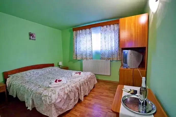 Miercurea Ciuc Cazare | Motel (K1404-24) Imaginea poate fi supusă drepturilor de autor. Se recomandă contactarea titularului drepturilor.