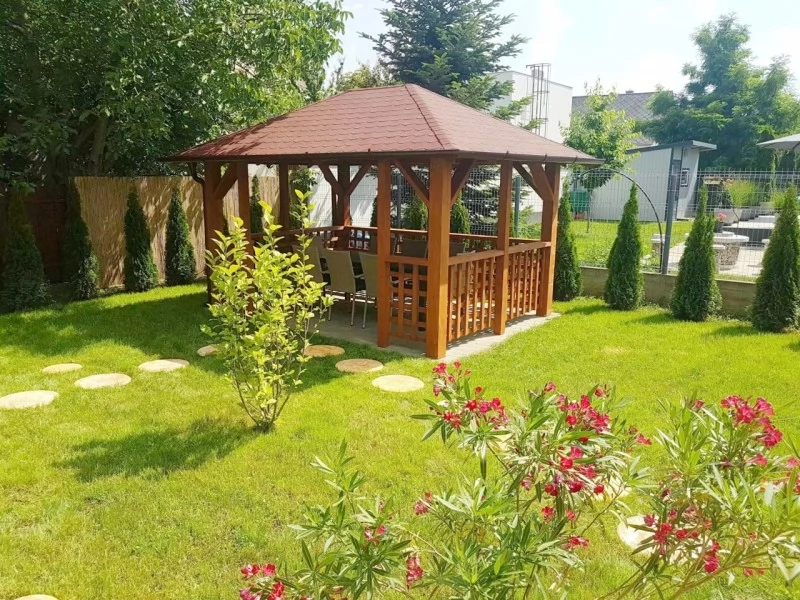  Cazare | Camping / Popas turistic (K0903-3) Imaginea poate fi supusă drepturilor de autor. Se recomandă contactarea titularului drepturilor.