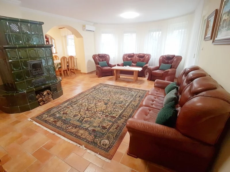  Cazare | Camping / Popas turistic (K0903-7) Imaginea poate fi supusă drepturilor de autor. Se recomandă contactarea titularului drepturilor.